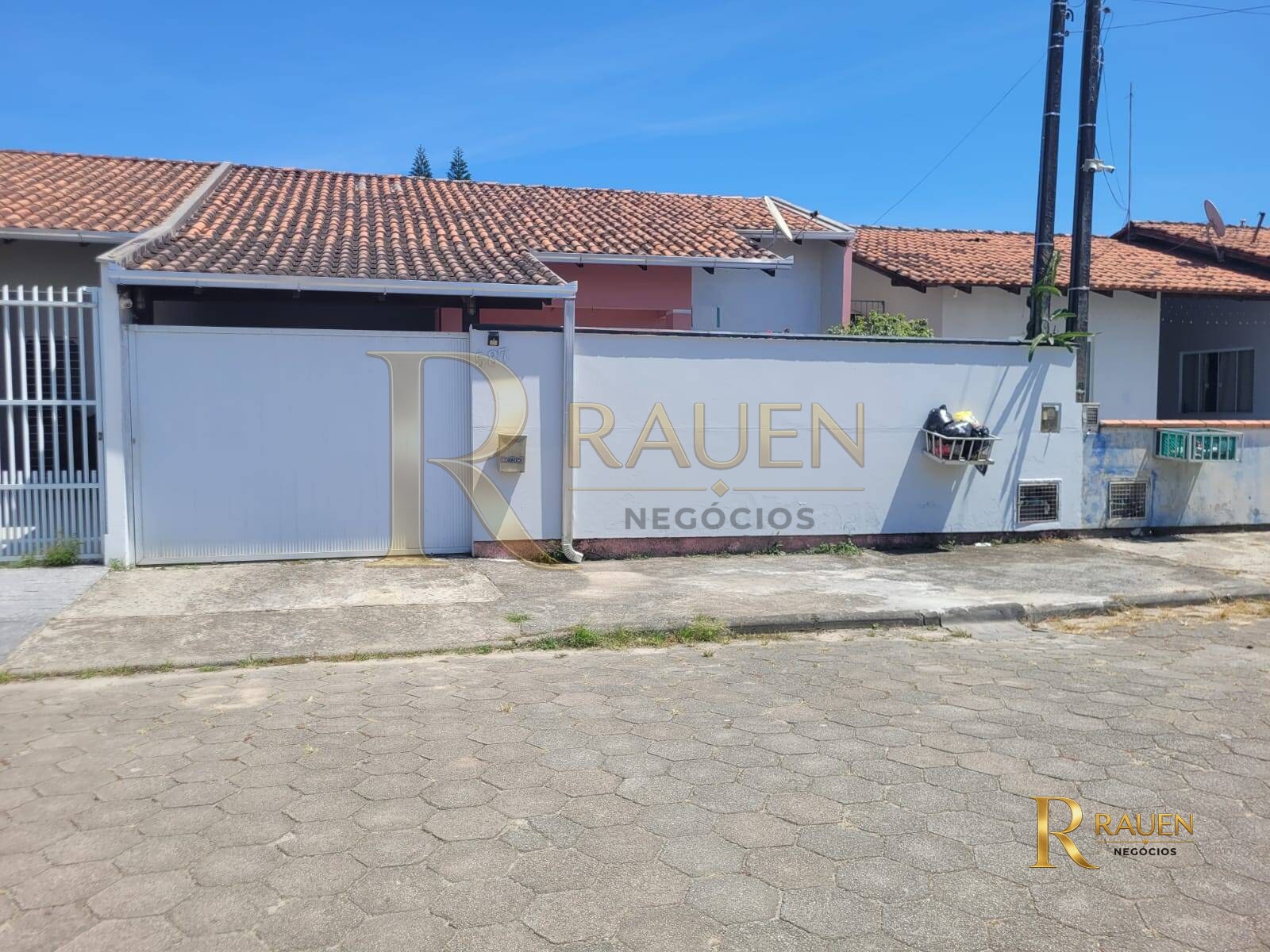 Linda casa em região central de Barra Velha - SC