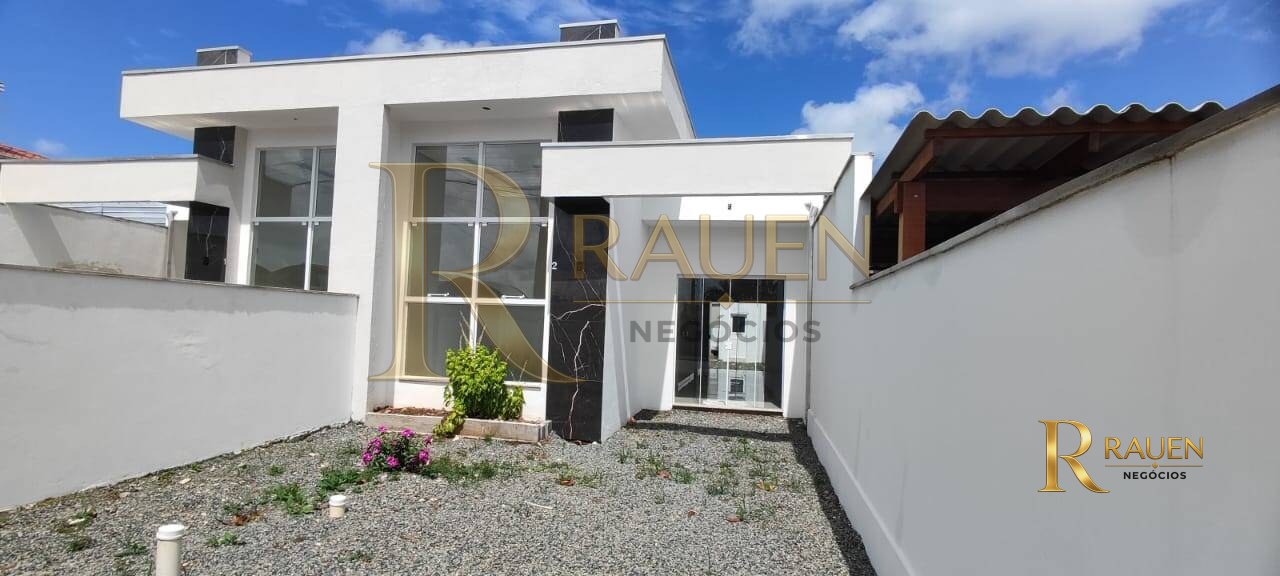 Casa geminda com 03 dormitórios no Centro de Penha - SC