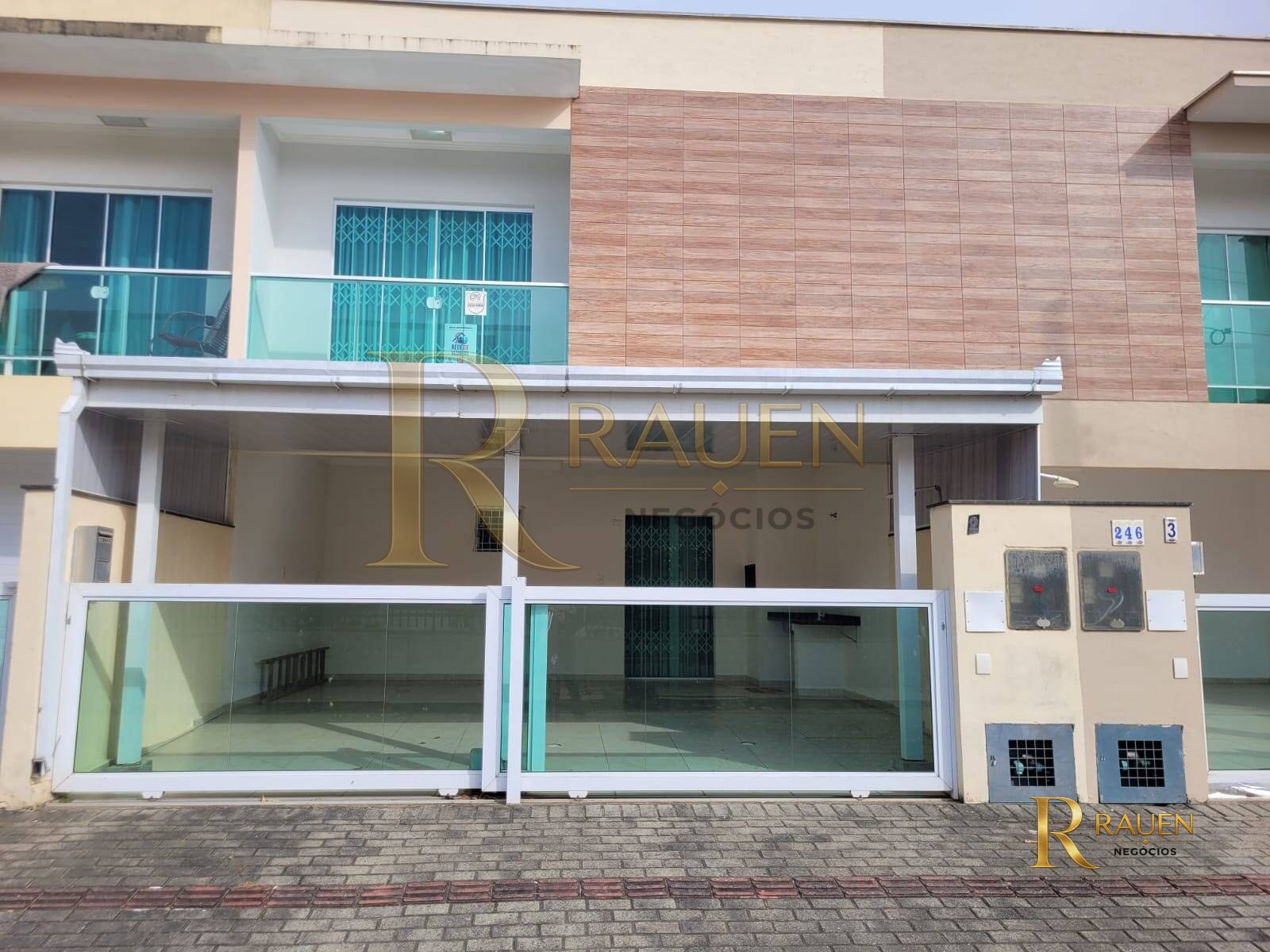 Lindo Sobrado com 03 quartos na Praia - Itacolomi - Balneário Piçarras - SC