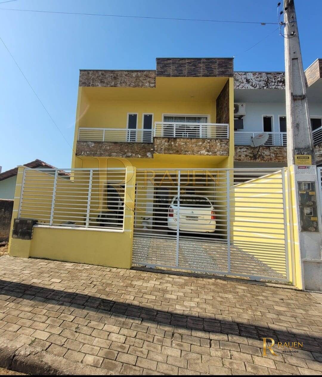 Sobrado espaçoso com 03 dormitório na Praia - São Cristovão - Barra Velha