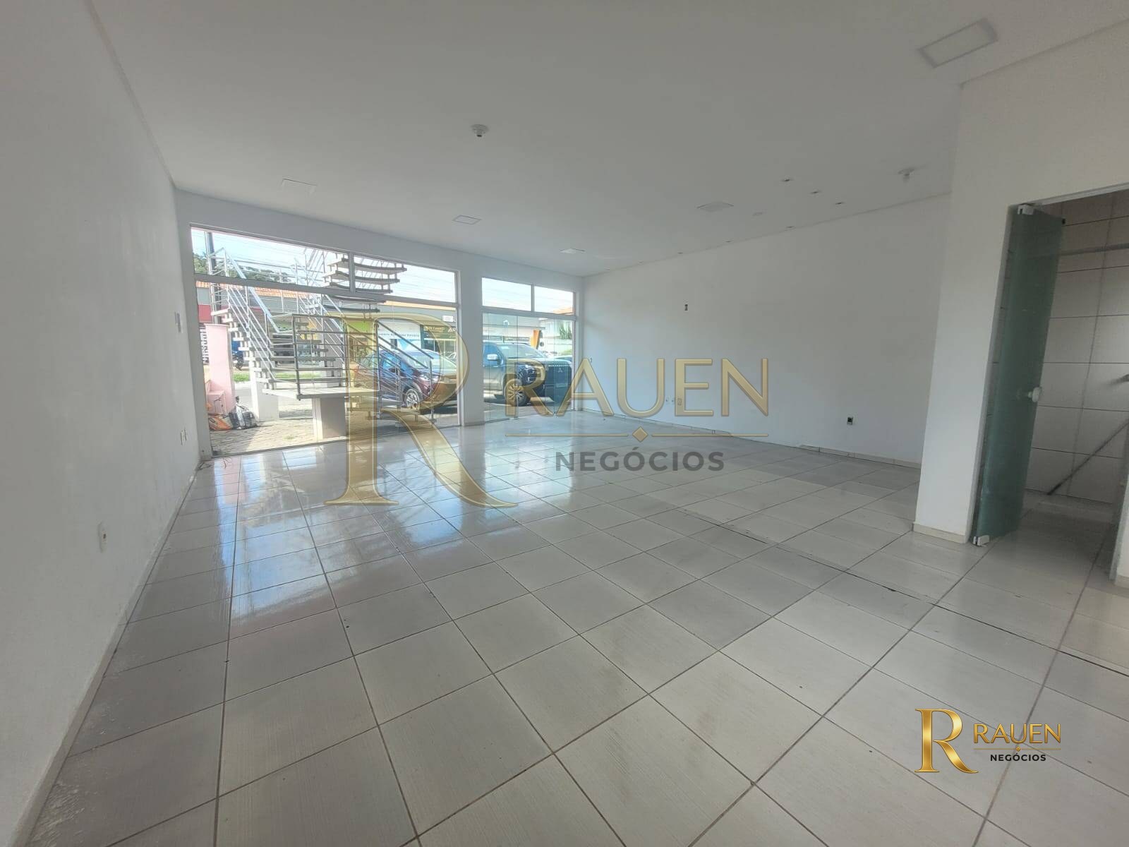 Excelente Sala em área comercial